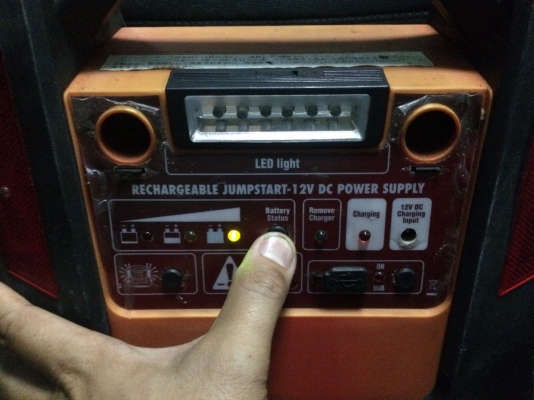 อุปกรณ์จั้มแบตเตอรี่รถยนต์ 17แอมส์ มีช่องจุดบุหรี่2ช่อง ไฟฉุกเฉิน ช่องUSB 5V แบตไม่เสื่อมใช้งานดี มือ2 ญี่ปุ่น