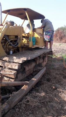 ขออนุญาติขายขแทร็กเตอD4E ตีนไก่โซ่ใหม่สองข้างลอเลอใหม่ เครื่อง43V รถสวยพร้อมใช้งาน ราคา 420000สนใจติดต่อ  ช่างดำ  0853224877-0988930465