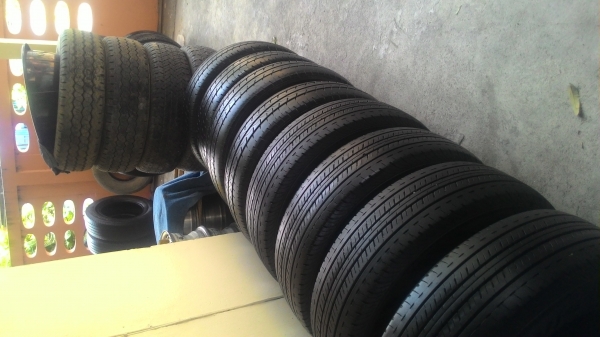 ยาง 215/70/15 ปี13 บริสโตน Duravis R611=3600บาท