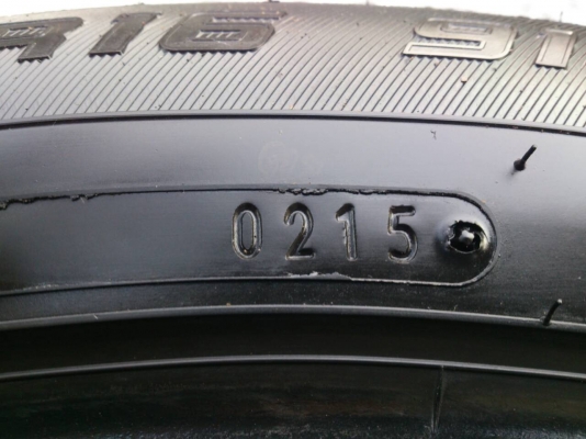 ขายยาง DUNLOP  205/55R16 ยางสัปดาห์ที่02ปี15 ดอกยางสดหนาเท่ากันไม่แตกลายไม่ร้าวไม่กินข้างไม่มีปะ สวยๆ  จำนวน 1 ชุด