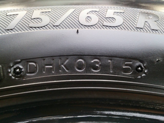 ขายยาง บริดสโตน อีโคเปีย 175/65R15  ยางสัปดาห์ที่03ปี15  ยางดอกเต็มสวยสดนิ่มลึกเท่ากันไม่แตกลายไม่ร้าวไม่มีปะ จำนวน 1 ชุด