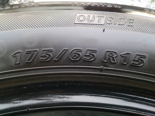 ขายยาง บริดสโตน อีโคเปีย 175/65R15  ยางสัปดาห์ที่03ปี15  ยางดอกเต็มสวยสดนิ่มลึกเท่ากันไม่แตกลายไม่ร้าวไม่มีปะ จำนวน 1 ชุด