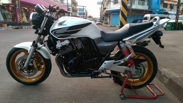 ขายคับ HONDA CB400 TECH3 ปี2006 กญแจชิฟ สีสวย  ท่อแต่ง ไฟตาเพชร แฮนด์บาร์ มือเบรคปรับระดับ อินวอยส์สรรพสามิตร ราคา 97500 บาท ส่งได้ทั่วไทยคับ สนใจติดต่อ 081-0578282 FACEBOOK ชาญณรงค์ ป๊อป ชัยอมฤต ไอดีไลน์ POPBIGBIKESAKON คับ สนใจรถสวย ถูก ดี ต้อง POP BIGB