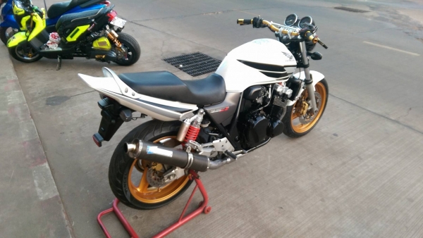 ขายคับ HONDA CB400 TECH3 ปี2006 กญแจชิฟ สีสวย  ท่อแต่ง ไฟตาเพชร แฮนด์บาร์ มือเบรคปรับระดับ อินวอยส์สรรพสามิตร ราคา 97500 บาท ส่งได้ทั่วไทยคับ สนใจติดต่อ 081-0578282 FACEBOOK ชาญณรงค์ ป๊อป ชัยอมฤต ไอดีไลน์ POPBIGBIKESAKON คับ สนใจรถสวย ถูก ดี ต้อง POP BIGB