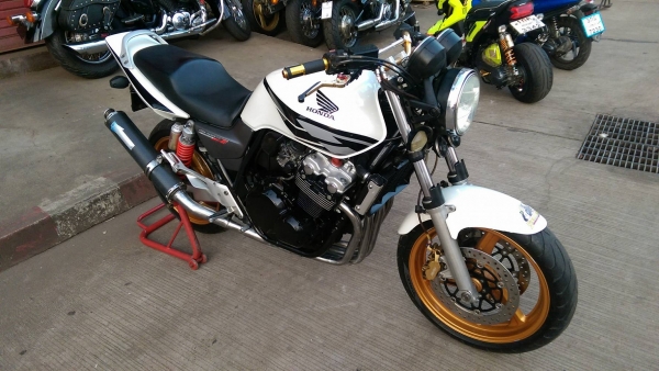 ขายคับ HONDA CB400 TECH3 ปี2006 กญแจชิฟ สีสวย  ท่อแต่ง ไฟตาเพชร แฮนด์บาร์ มือเบรคปรับระดับ อินวอยส์สรรพสามิตร ราคา 97500 บาท ส่งได้ทั่วไทยคับ สนใจติดต่อ 081-0578282 FACEBOOK ชาญณรงค์ ป๊อป ชัยอมฤต ไอดีไลน์ POPBIGBIKESAKON คับ สนใจรถสวย ถูก ดี ต้อง POP BIGB