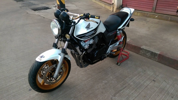 ขายคับ HONDA CB400 TECH3 ปี2006 กญแจชิฟ สีสวย  ท่อแต่ง ไฟตาเพชร แฮนด์บาร์ มือเบรคปรับระดับ อินวอยส์สรรพสามิตร ราคา 97500 บาท ส่งได้ทั่วไทยคับ สนใจติดต่อ 081-0578282 FACEBOOK ชาญณรงค์ ป๊อป ชัยอมฤต ไอดีไลน์ POPBIGBIKESAKON คับ สนใจรถสวย ถูก ดี ต้อง POP BIGB