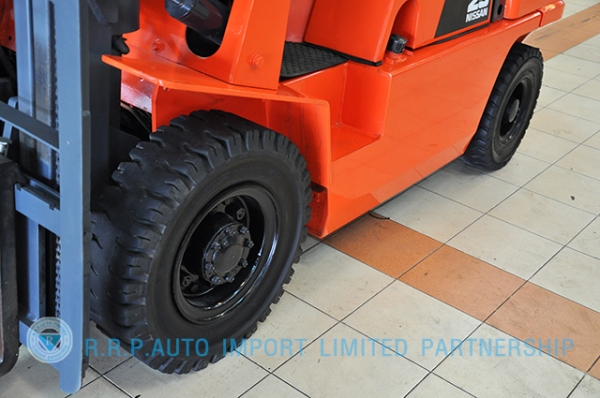 ขายรถโฟล์คลิฟท์มือสอง NISSAN รุ่น PJ02-301475 ราคา 285,000 บาทนำเข้าจากประเทศญี่ปุ่น 100\% ไม่เคยใช้งานในประเทศไทย