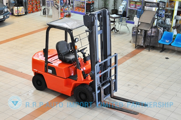 ขายรถโฟล์คลิฟท์มือสอง NISSAN รุ่น PJ02-301475 ราคา 285,000 บาทนำเข้าจากประเทศญี่ปุ่น 100\% ไม่เคยใช้งานในประเทศไทย