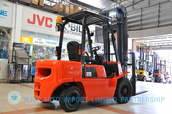 ขายรถโฟล์คลิฟท์มือสอง NISSAN รุ่น PJ02-301475 ราคา 285,000 บาทนำเข้าจากประเทศญี่ปุ่น 100\% ไม่เคยใช้งานในประเทศไทย