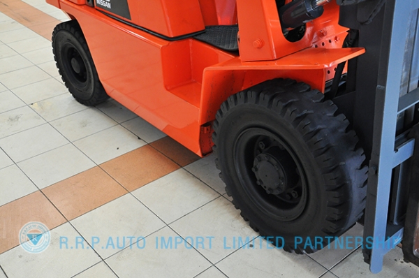 ขายรถโฟล์คลิฟท์มือสอง NISSAN รุ่น PJ02-301475 ราคา 285,000 บาทนำเข้าจากประเทศญี่ปุ่น 100\% ไม่เคยใช้งานในประเทศไทย