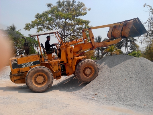 รถตัก KOBELCO LK300A สวยๆ สภาพพร้อมใช้ ต่อแขนแล้ว ซื้อได้เท่าไรว่ามาครับขายได้เราขาย