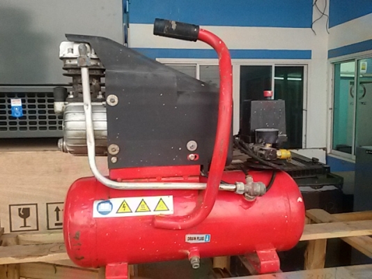 ขายปั๊มลมมือสอง อิตาลี่ขนาด8 ลิตร มือช่างสี