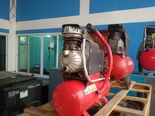 ขายปั๊มลมมือสอง อิตาลี่ขนาด8 ลิตร มือช่างสี ขายปั๊มลมมือสอง อิตาลี่ขนาด8 ลิตร มือช่างสี