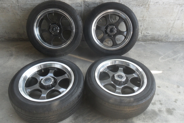ล้อแม็ก17นิ้ว6รู พร้อมยาง สวยๆ 4 ล้อ ราคา 8900 บาท