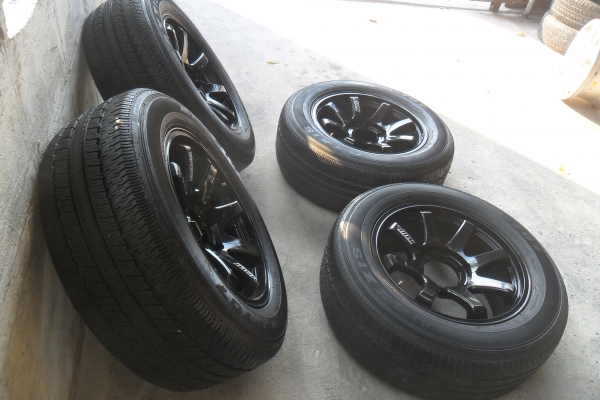 ล้อแม็ก17นิ้ว6รู พร้อมยาง สวยๆ 4 ล้อ ราคา 10700 บาท ล้อแม็ก17นิ้ว6รู พร้อมยาง สวยๆ 4 ล้อ ราคา 10700 บาท