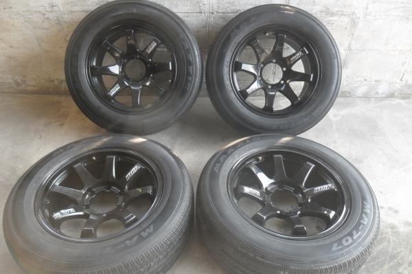 ล้อแม็ก17นิ้ว6รู พร้อมยาง สวยๆ 4 ล้อ ราคา 10700 บาท