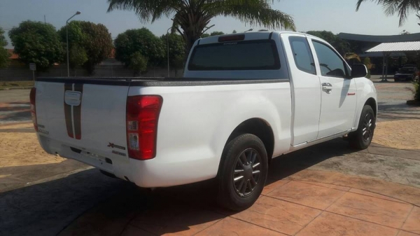 ขาย isuzu d-max all new x-series ปี 2015 สภาพดี เดิมทั้งคัน ห้องเครื่องสวย สีเต็ม แอร์เย็น ขับดีไม่มีปัญหา รถ ออกได้ 7 เดือน ขายราคา 480,000 สนใจโทร 0866668500 - 0805669540