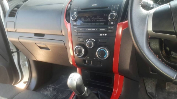 ขาย isuzu d-max all new x-series ปี 2015 สภาพดี เดิมทั้งคัน ห้องเครื่องสวย สีเต็ม แอร์เย็น ขับดีไม่มีปัญหา รถ ออกได้ 7 เดือน ขายราคา 480,000 สนใจโทร 0866668500 - 0805669540