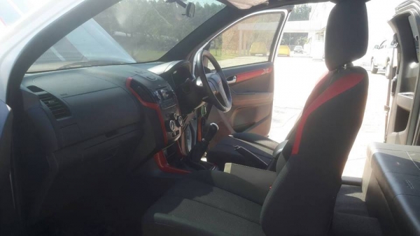 ขาย isuzu d-max all new x-series ปี 2015 สภาพดี เดิมทั้งคัน ห้องเครื่องสวย สีเต็ม แอร์เย็น ขับดีไม่มีปัญหา รถ ออกได้ 7 เดือน ขายราคา 480,000 สนใจโทร 0866668500 - 0805669540