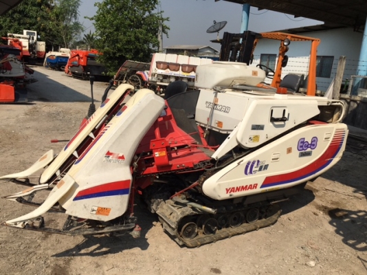 รถเกี่ยวข้าว YANMAR EE-3 เก่านอกสภาพพร้อมใช้