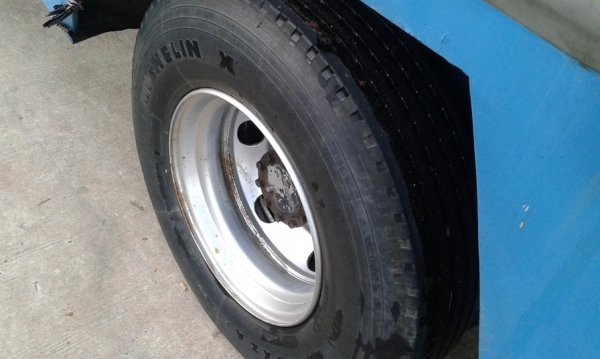 ISUZU NQR เครื่อง 120 แรง จดปี 41 ตู้ 10 บาน ยาว 5.5 เมตร