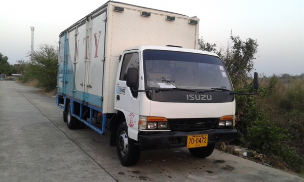 ISUZU NQR เครื่อง 120 แรง จดปี 41 ตู้ 10 บาน ยาว 5.5 เมตร