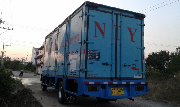 ISUZU NQR เครื่อง 120 แรง จดปี 41 ตู้ 10 บาน ยาว 5.5 เมตร