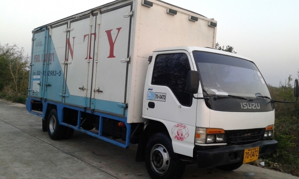 ISUZU NQR เครื่อง 120 แรง จดปี 41 ตู้ 10 บาน ยาว 5.5 เมตร