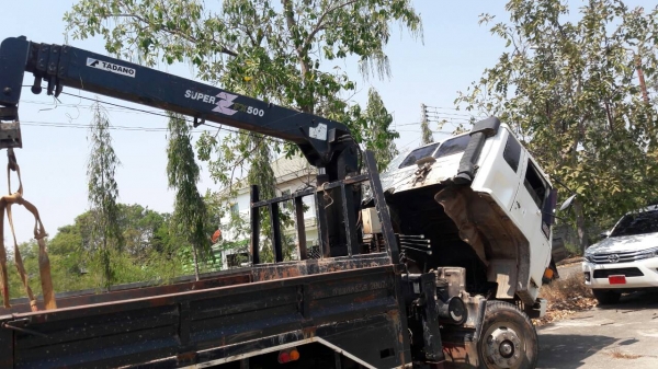 หกล้อ อีซูซุ ร็อค165แอร์ พ.เวอร์ ทิฟฟี ติดเครน 5ตัน ท้องวี 4ปอก3ชัก กะบะยาว7.20ม สภาพดีเดิมพร้อมใช้ ทะเบียนพร้อมโอน หกล้อ อีซูซุ ร็อค165แอร์ พ.เวอร์ ทิฟฟี ติดเครน 5ตัน ท้องวี 4ปอก3ชัก กะบะยาว7.20ม สภาพดีเดิมพร้อมใช้ ทะเบียนพร้อมโอน