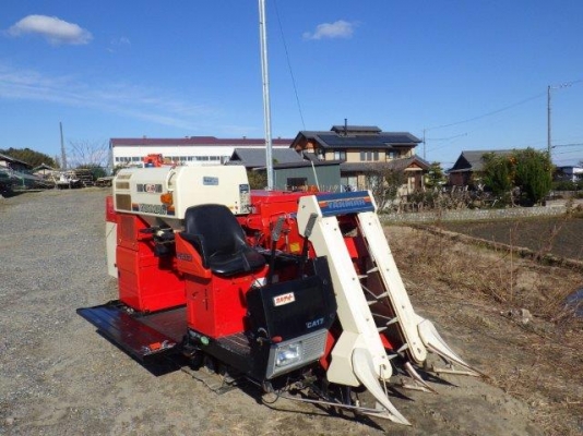 รถเกี่ยวข้าว YANMAR  CA17 เก่านอกสภาพสวย