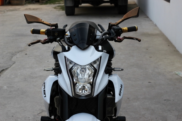 เอิร์ท พิดโลก>ขาย ER6N 2012 สีขาว เกียโยง กันสะบัด ท่ออคา ท้ายสั้น แต่งทั้งคัน