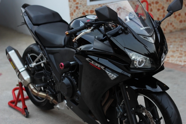 <เอิร์ท พิดโลก> ขาย CBR500r ปี2013 ท่อaka เกียรโยง แฮนแต่ง ราคาเล้า