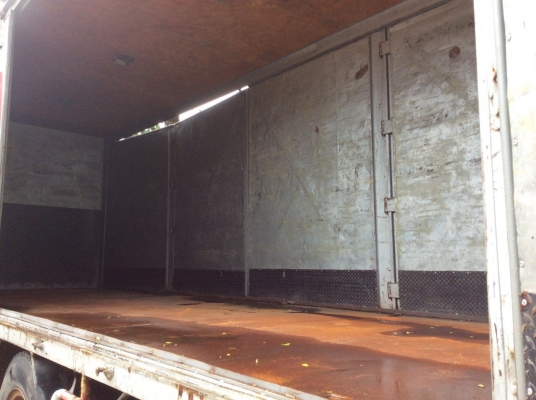 ตู้ 10บาน ไม่มีเสากลาง  ครัทซีกว้าง 0.86  ม. กว้าง 2.4 ม.ยาว7.5 ม.สูง 2.5 ม. ขาย 55,000 บาท (ศุภากร 081-1903107,081-4252943)