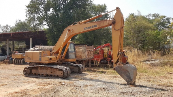 ขาย แบคโฮ KOMATSU PC200-6 เอกสารเล่มทะเบียนครบ ไฟฟ้าเต็ม ช่วงล่างเต็ม เอวแน่นไม่หลวม ราคาต่อรองได้ครับ