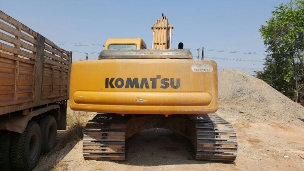 ขาย แบคโฮ KOMATSU PC200-6 เอกสารเล่มทะเบียนครบ ไฟฟ้าเต็ม ช่วงล่างเต็ม เอวแน่นไม่หลวม ราคาต่อรองได้ครับ
