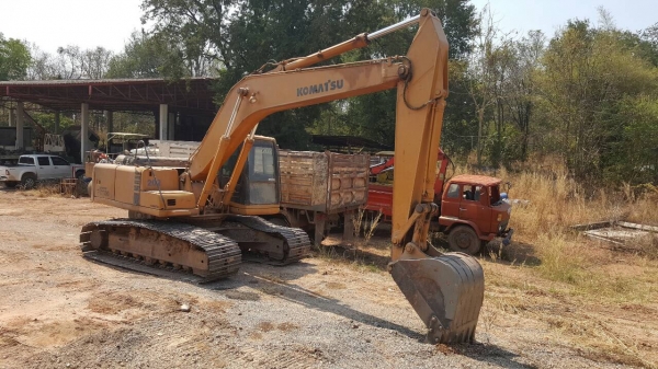 ขาย แบคโฮ KOMATSU PC200-6 เอกสารเล่มทะเบียนครบ ไฟฟ้าเต็ม ช่วงล่างเต็ม เอวแน่นไม่หลวม ราคาต่อรองได้ครับ