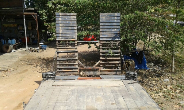 รถหกล้อหัวลาก