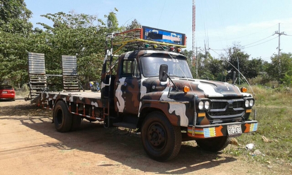 รถหกล้อหัวลาก