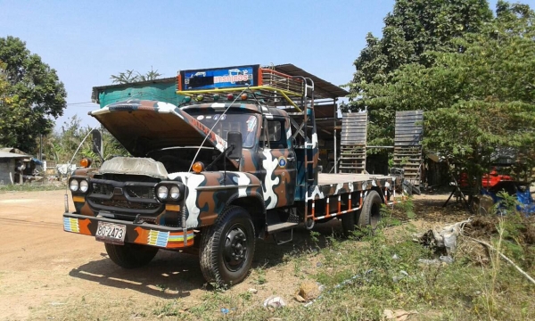 รถหกล้อหัวลาก