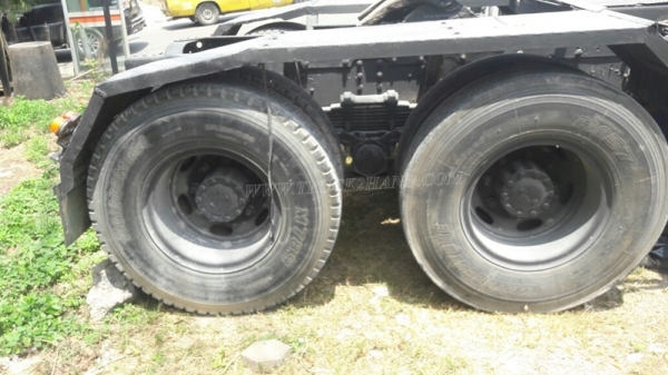 10 ล้อหัวลาก HINO เครื่อง EH100 6 สูบ เทอโบอิเตอร์คูลเล่อร์