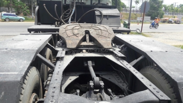 10 ล้อหัวลาก HINO เครื่อง EH100 6 สูบ เทอโบอิเตอร์คูลเล่อร์