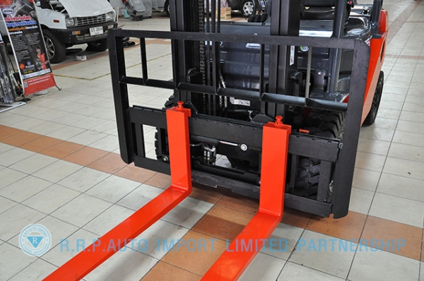 ขายรถโฟล์คลิฟท์มือสอง TOYOTA รุ่น 8FD25-30554 ราคา 580,000 บาท นำเข้าจากประเทศญี่ปุ่น 100\% ไม่เคยใช้งานในไทย