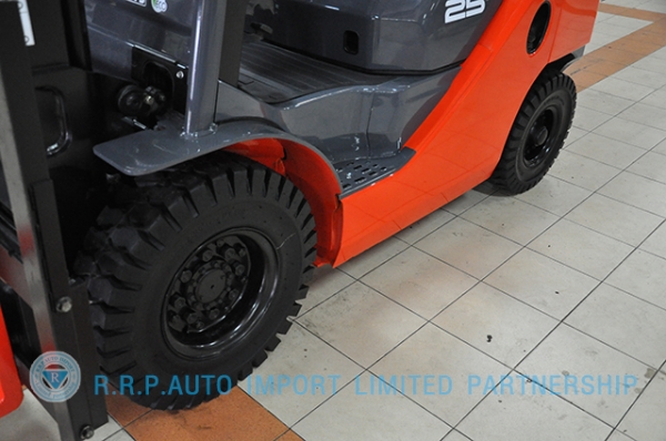 ขายรถโฟล์คลิฟท์มือสอง TOYOTA รุ่น 8FD25-30554 ราคา 580,000 บาท นำเข้าจากประเทศญี่ปุ่น 100\% ไม่เคยใช้งานในไทย