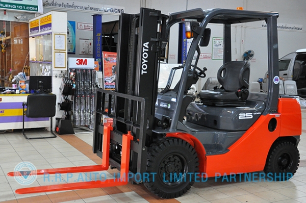 ขายรถโฟล์คลิฟท์มือสอง TOYOTA รุ่น 8FD25-30554 ราคา 580,000 บาท นำเข้าจากประเทศญี่ปุ่น 100\% ไม่เคยใช้งานในไทย