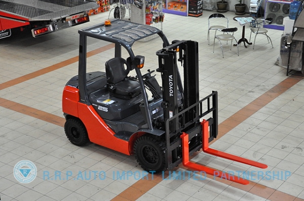 ขายรถโฟล์คลิฟท์มือสอง TOYOTA รุ่น 8FD25-30554 ราคา 580,000 บาท นำเข้าจากประเทศญี่ปุ่น 100\% ไม่เคยใช้งานในไทย