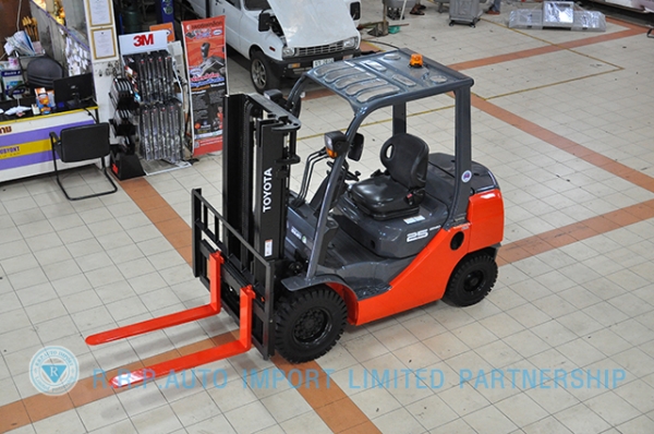 ขายรถโฟล์คลิฟท์มือสอง TOYOTA รุ่น 8FD25-30554 ราคา 580,000 บาท นำเข้าจากประเทศญี่ปุ่น 100\% ไม่เคยใช้งานในไทย