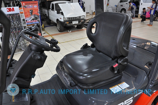 ขายรถโฟล์คลิฟท์มือสอง TOYOTA รุ่น 8FD25-30554 ราคา 580,000 บาท นำเข้าจากประเทศญี่ปุ่น 100\% ไม่เคยใช้งานในไทย