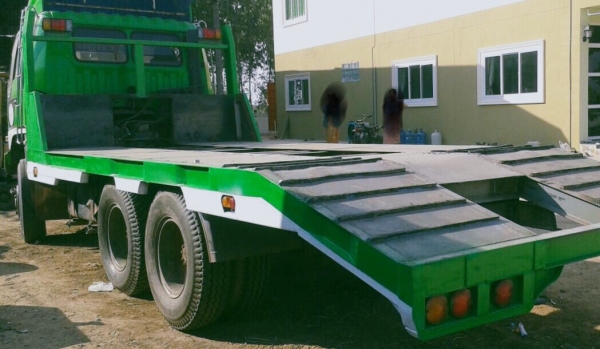 HINO SUMO FM221 - 320 HP D6AB สิบล้อ 2 เพลา เทรลเลอร์ท้ายลาดขึ้นรถแบ็คโฮร PC 200 พร้อมลากพร้อมบรรทุกหนักได้เลยครับ เครื่องยนต์แน่นดีแรงดีไม่มีแตกเยิ้ม เครื่องฮุนได 320 แรงลงเล่มครบถูกต้อง ภายในห้องเก๋งคอนโซลสวยครบพร้อม พวงมาลัยเพาเวอร์ ระบบเบรคทริ๊ปฟี้ครบ