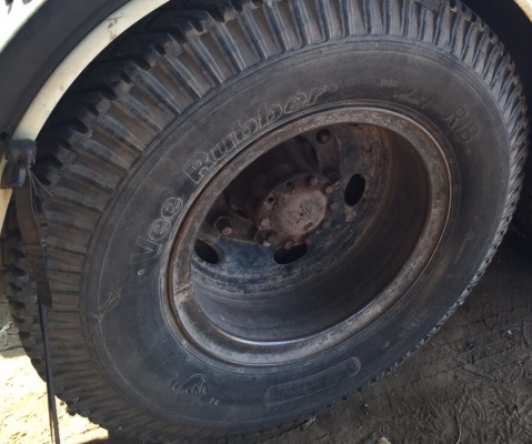 HINO SUMO FM221 - 320 HP D6AB สิบล้อ 2 เพลา เทรลเลอร์ท้ายลาดขึ้นรถแบ็คโฮร PC 200 พร้อมลากพร้อมบรรทุกหนักได้เลยครับ เครื่องยนต์แน่นดีแรงดีไม่มีแตกเยิ้ม เครื่องฮุนได 320 แรงลงเล่มครบถูกต้อง ภายในห้องเก๋งคอนโซลสวยครบพร้อม พวงมาลัยเพาเวอร์ ระบบเบรคทริ๊ปฟี้ครบ