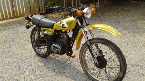 ขาย DT100มีเล่มไม่โอนเครื่องดีพอใช้อะไหล่เดิมติดรถเกือบครบเหมาะเอาไปปั้นต่อ 9500 บาท